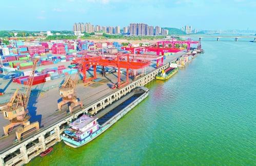 华中地区首个内河港口绿色能源示范项目落户长